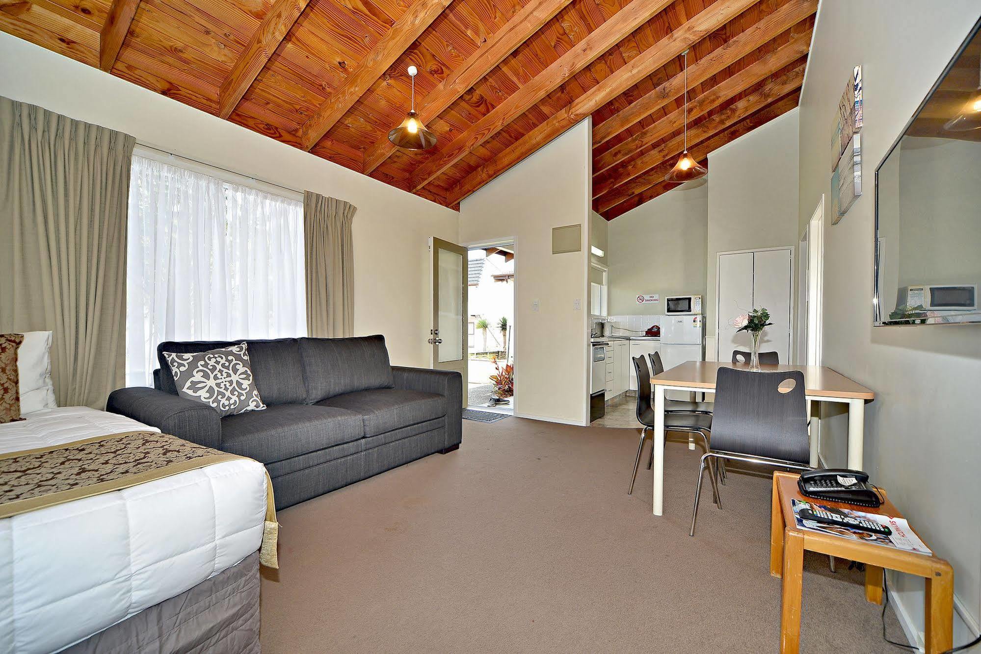 Takapuna Motor Lodge Оукланд Екстериор снимка