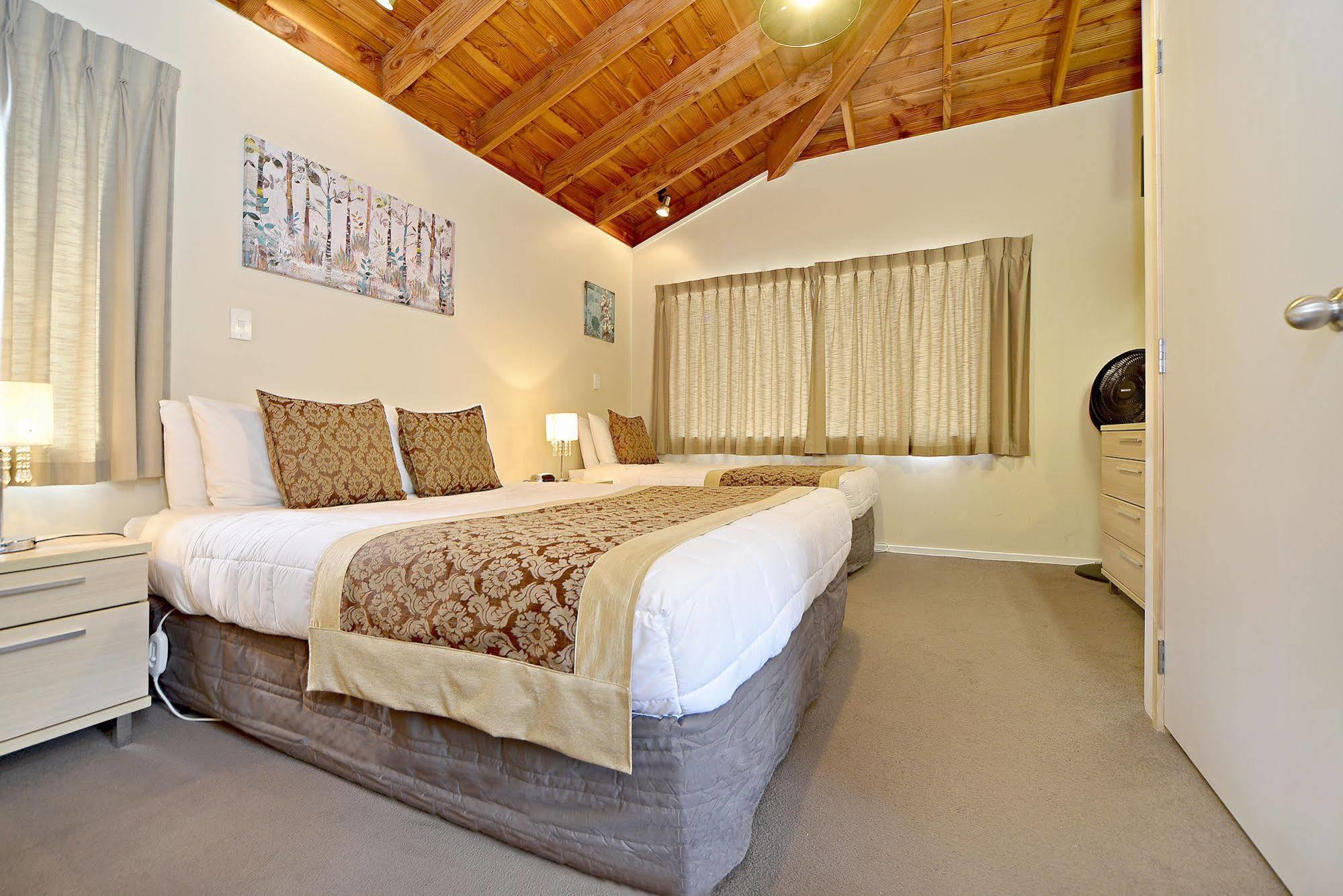 Takapuna Motor Lodge Оукланд Екстериор снимка