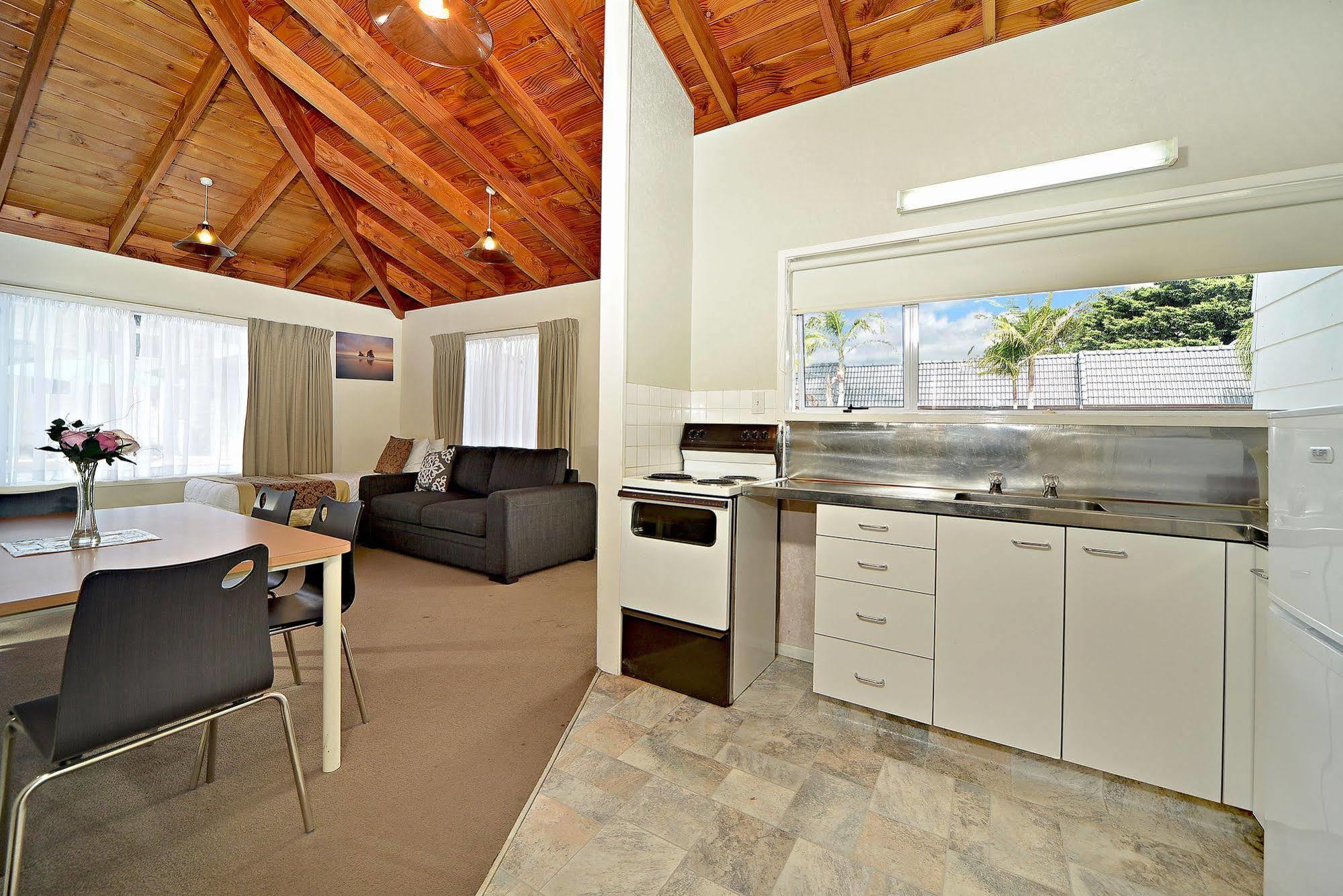 Takapuna Motor Lodge Оукланд Екстериор снимка
