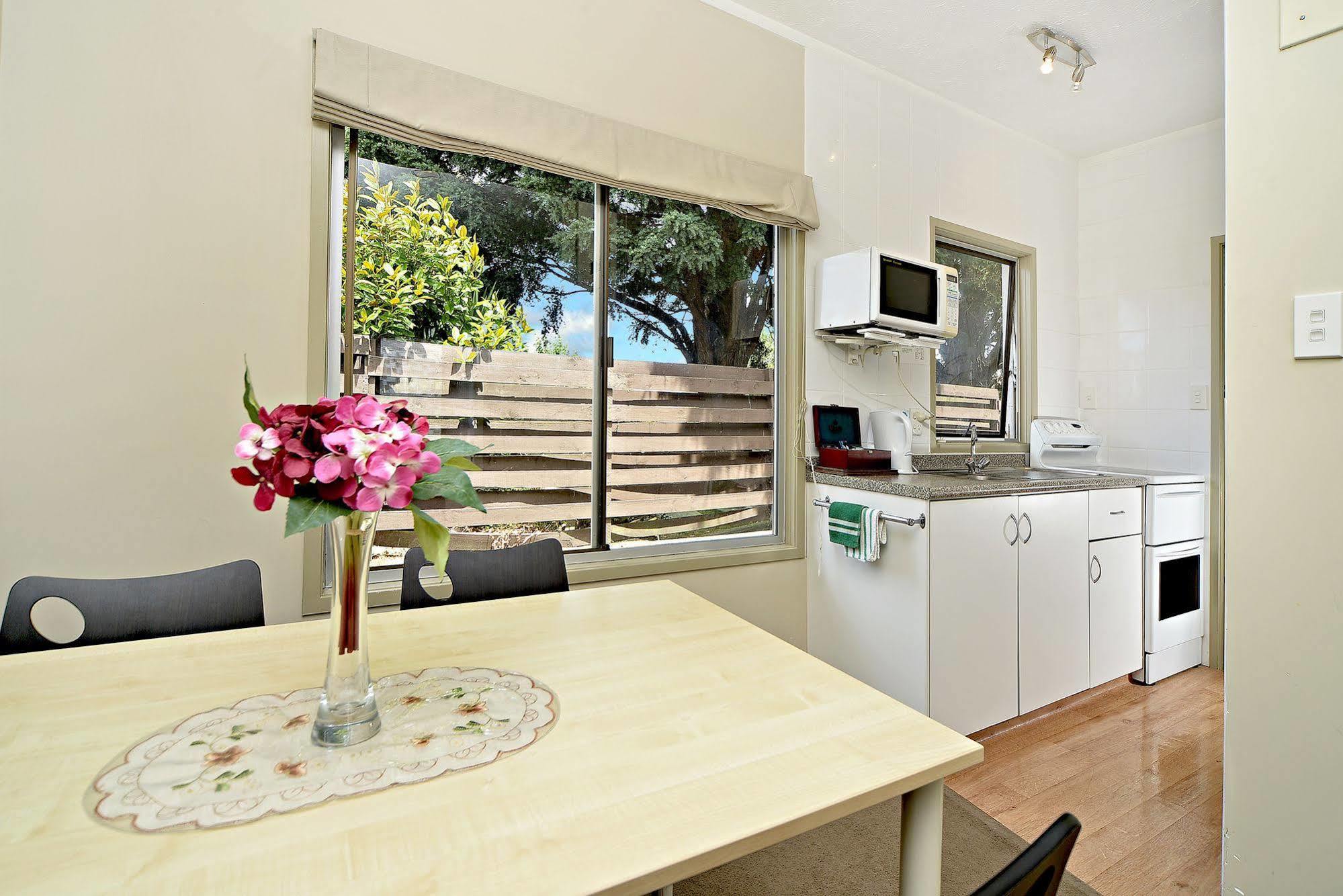 Takapuna Motor Lodge Оукланд Екстериор снимка