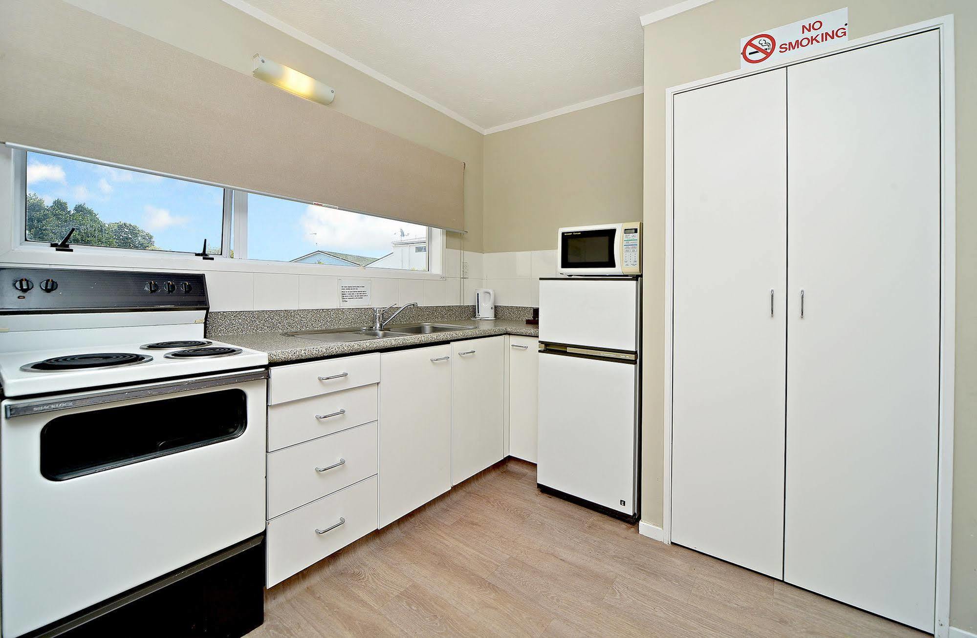 Takapuna Motor Lodge Оукланд Екстериор снимка